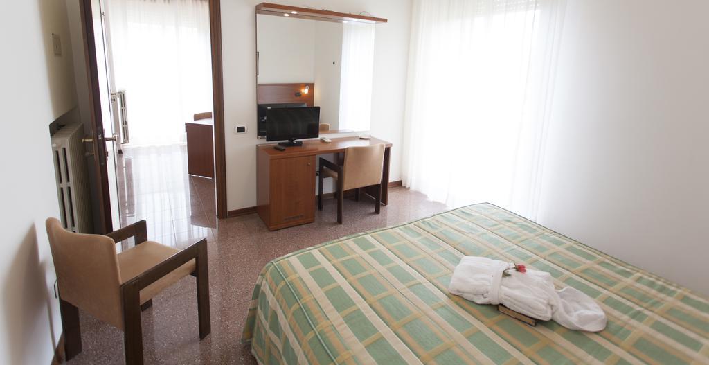 Hotel Rossini Tabiano Terme Kültér fotó