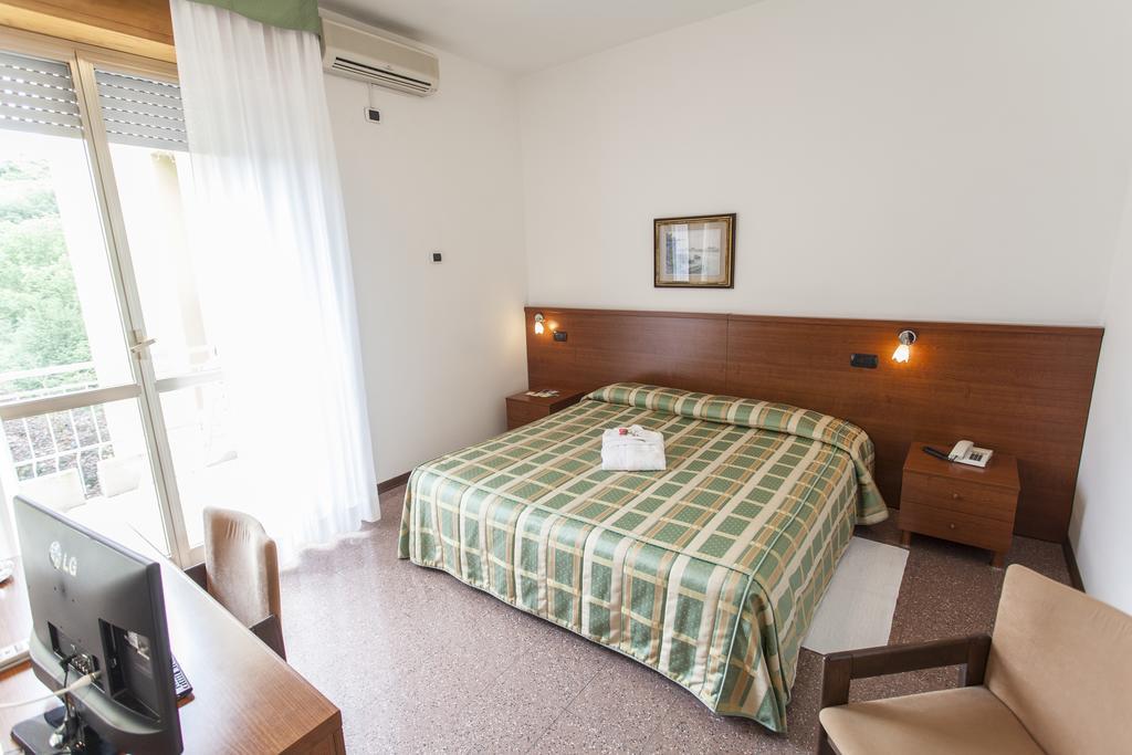 Hotel Rossini Tabiano Terme Kültér fotó