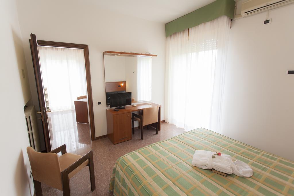 Hotel Rossini Tabiano Terme Kültér fotó