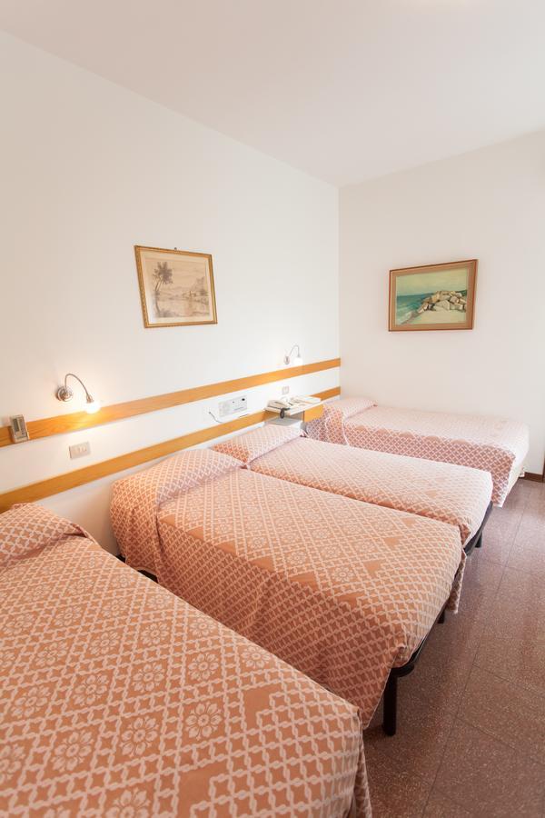 Hotel Rossini Tabiano Terme Kültér fotó